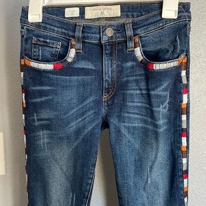 Like new Miss Me flare jeans. Size 26. Embroidered on front pockets and down leg